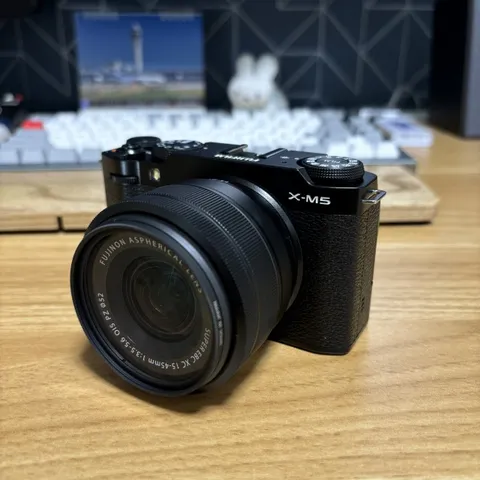 FUJIFILM X-M5