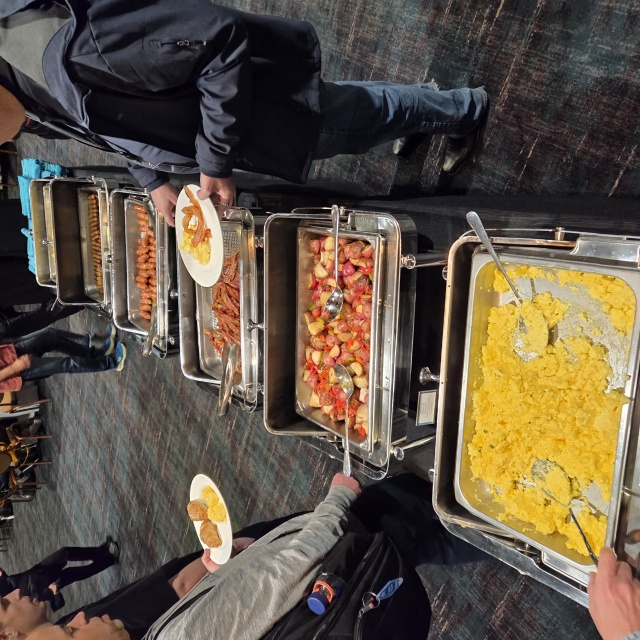 朝から肉が充実